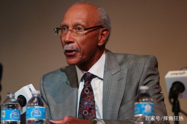 篮球CBA球队主教练谈训练调整