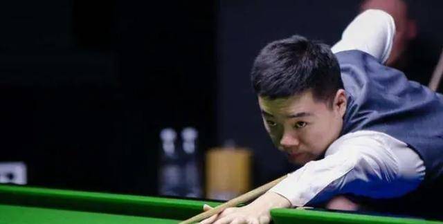 那个受伤倒地的瞬间让人揪心