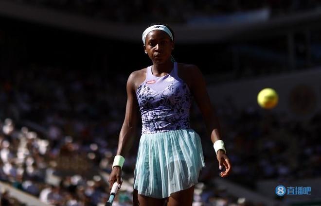 成都蓉城新掌门人徐正源续约并推动三名球员签约，球队迅速崛起，有望争冠。