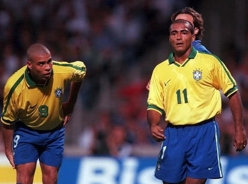 跑位在绿茵 跑位在绿茵