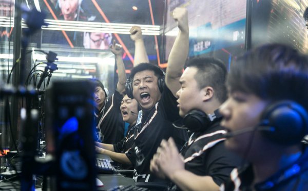 尔顿重返勇 尔顿重返勇