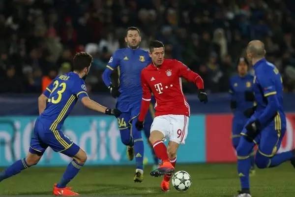 果断起脚 果断起脚