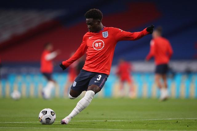 拍了拍他的 拍了拍他的